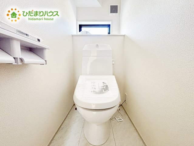 【トイレ】 | 笠間駅前1期　新築戸建　4号棟 | 小窓が付いているので、トイレも明るい空間になっております♪