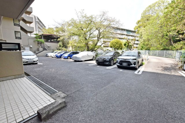 愛宕山ビューハイツの駐車場|駐車場月額料金：15000円
※空き状況は要確認