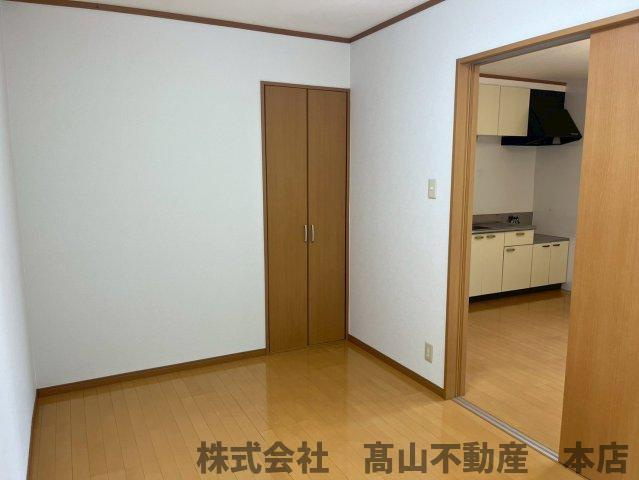 宗像市稲元４丁目のアパートの洋室