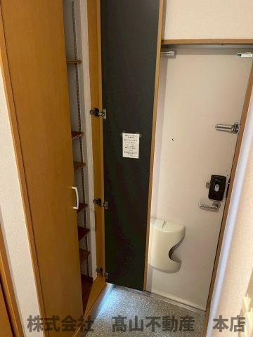宗像市稲元４丁目のアパートの玄関