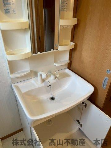 宗像市稲元４丁目のアパートの洗面所