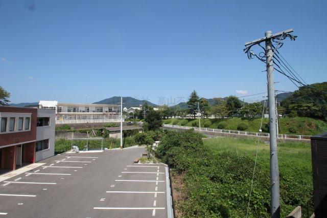 宗像市稲元４丁目のアパートの駐車場