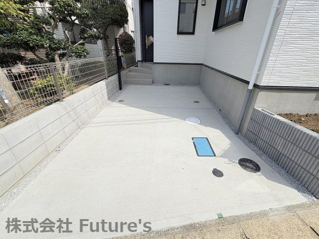 流山市加4丁目　新築戸建　全2棟　1号棟の駐車場|カースペース1台分付き