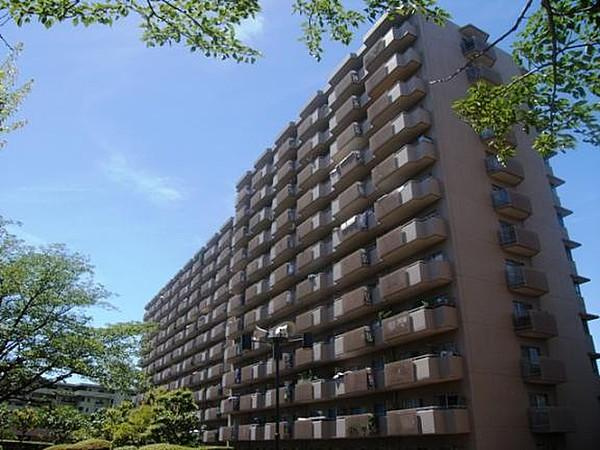 日興千里台スカイタウンB棟の外観