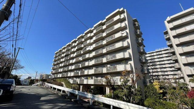 日興千里台スカイタウンB棟の外観