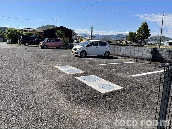 エルレーブの駐車場