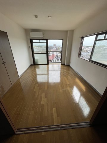 クリスタルコートⅠの居間・リビング