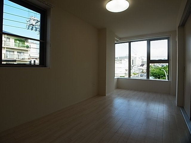 神戸市兵庫区下三条町の賃貸マンション