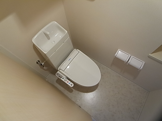 神戸市兵庫区下三条町の賃貸マンションのトイレ|ウォッシュレット付トイレ