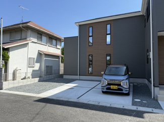 【駐車場】 | ３台分の駐車場があるので、車を買う予定の方も安心です