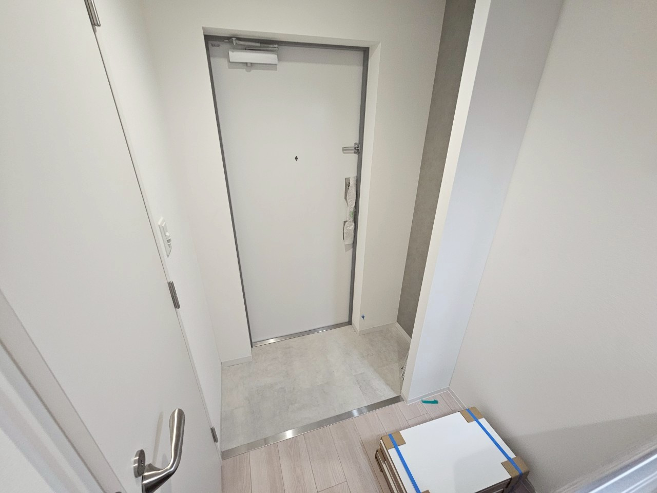 ブロード東灘深江駅前レジデンスの玄関