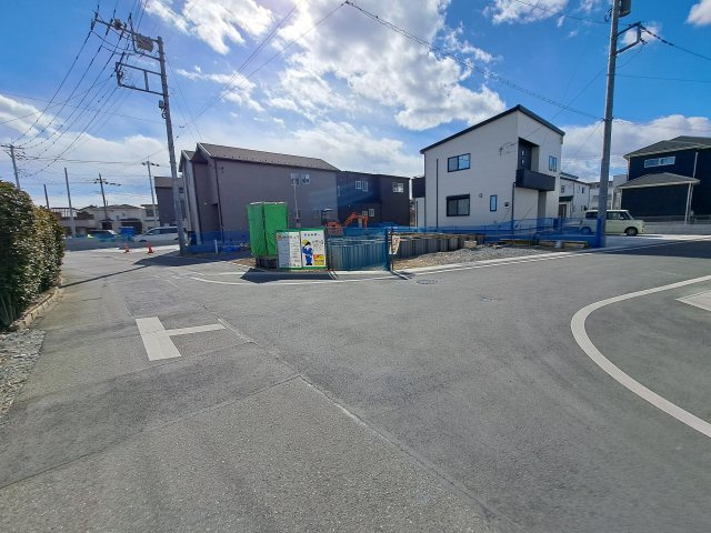 新築　藤岡市藤岡　7号棟の前面道路含む現地写真|現地写真　東側接道幅員約4.0ｍ　北側接道幅員約6.0ｍ