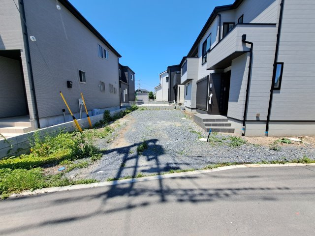 新築　藤岡市藤岡　7号棟の駐車場|現地写真　駐車スペースは建物南側に縦並列4台分可能です！
