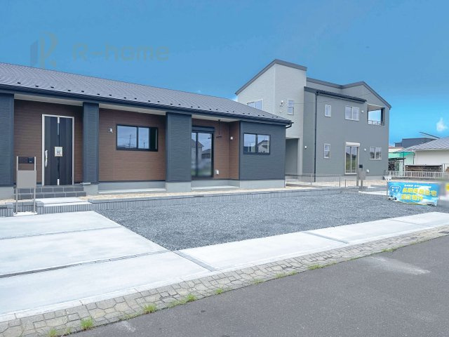 ひたちなか市阿字ヶ浦町第3　新築戸建て　1号棟の駐車場|カースペースは3台完備。ゲスト用のスペースも確保できますね♪