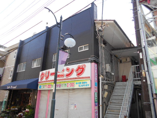 さいたま市南区南浦和３丁目のアパートのエントランス