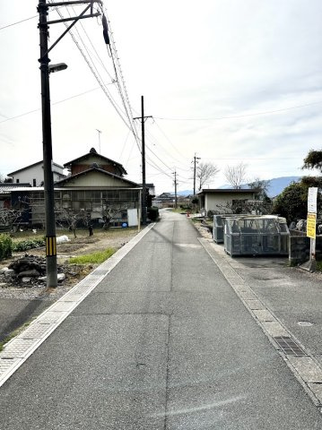 土地　居倉の前面道路含む現地写真
