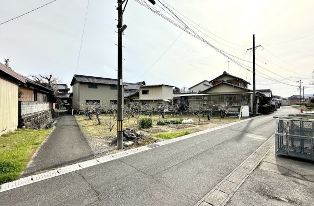 土地　居倉の前面道路含む現地写真