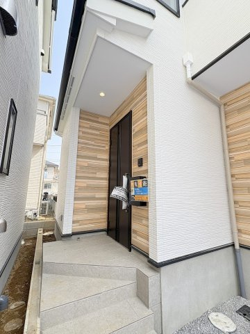 流山市加4丁目　新築戸建　全2棟　2号棟のエントランス|玄関アプローチ