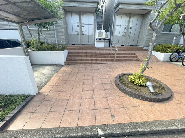 コンフォール青葉台Ｊのロビー|手入れの行き届いた共用部