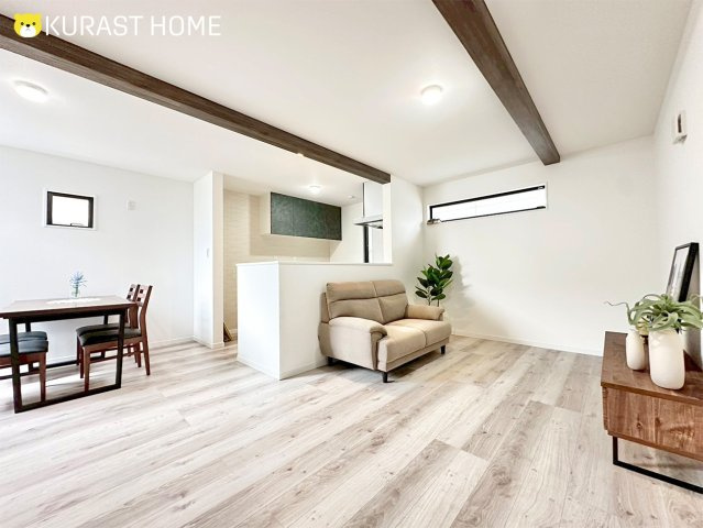 京都市西京区桂上野北町　新築戸建の居間・リビング