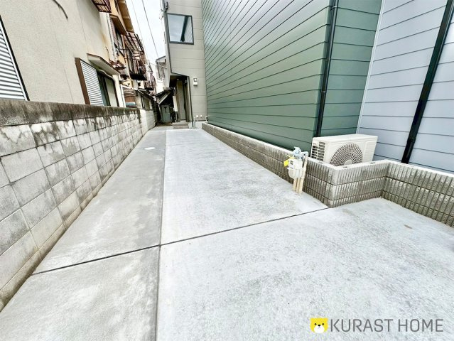 京都市西京区桂上野北町　新築戸建の駐車場