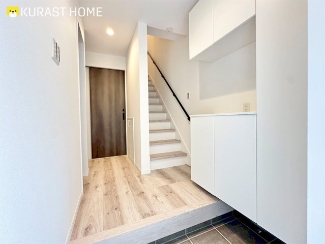 京都市西京区桂上野北町　新築戸建の玄関