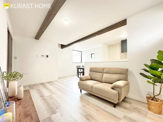 京都市西京区桂上野北町　新築戸建の居間・リビング