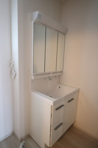 《仲介手数料無料》北区本郷町725-1新築一戸建てリガーレの独立洗面台|撮影日 2025年7月31日 13:00 晴れ