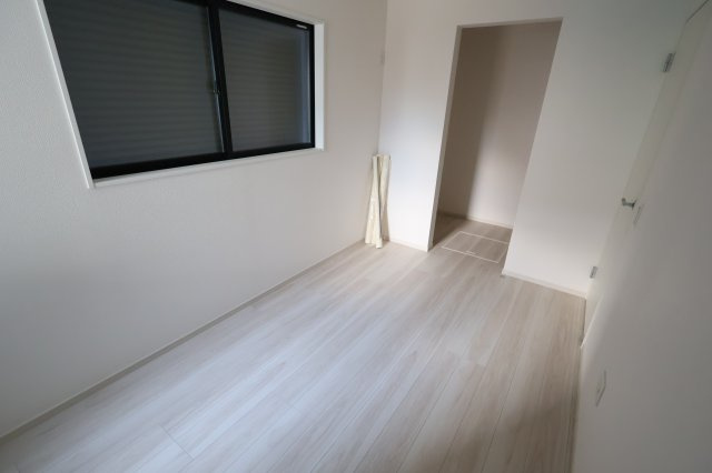 《仲介手数料無料》北区本郷町725-1新築一戸建てリガーレの洋室|撮影日 2025年7月31日 13:00 晴れ