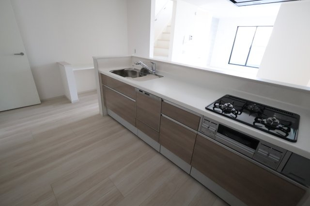 《仲介手数料無料》北区本郷町725-1新築一戸建てリガーレのキッチン|撮影日 2025年7月31日 13:00 晴れ