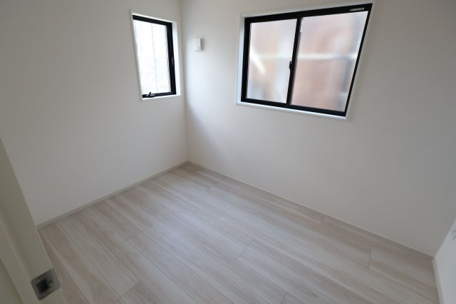 《仲介手数料無料》北区本郷町725-1新築一戸建てリガーレの洋室|撮影日 2025年7月31日 13:00 晴れ