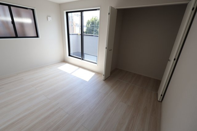 《仲介手数料無料》北区本郷町725-1新築一戸建てリガーレの洋室|撮影日 2025年7月31日 13:00 晴れ