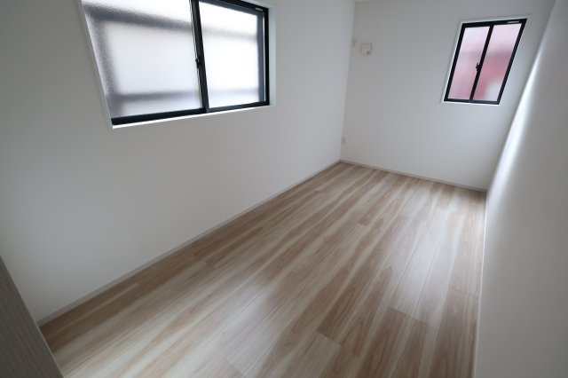 《仲介手数料無料》北区本郷町725-1新築一戸建てリガーレの洋室|2025年11月1日 13:00 晴れ