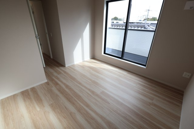 《仲介手数料無料》北区本郷町725-1新築一戸建てリガーレの洋室|2025年11月1日 13:00 晴れ