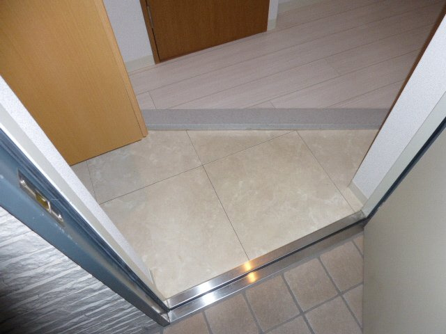 ベル・ドミール西二階町の玄関