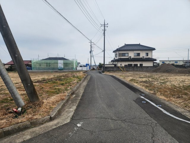 高崎市金古町売地 D区画の前面道路含む現地写真