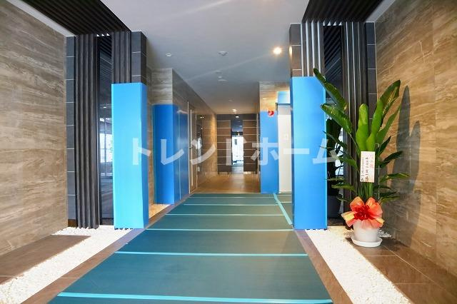 ファーストフィオーレ本町イーストのエントランス|選べる家電プランあり！！