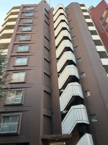 ローヤルハイツ氷川の外観