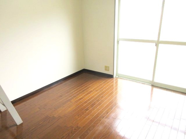 ハイツアドレサントの居間・リビング