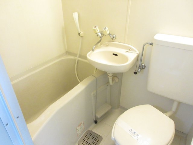 ハイツアドレサントの浴室