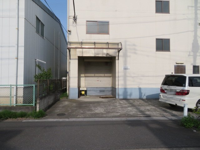 草加市稲荷５丁目の倉庫