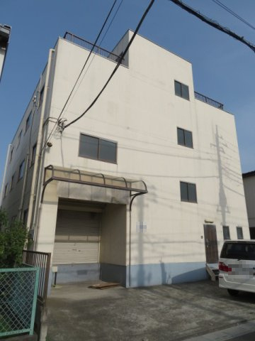 草加市稲荷５丁目の倉庫