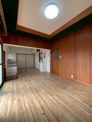 六十谷戸建の居間・リビング