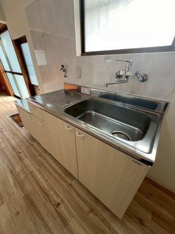 六十谷戸建のキッチン