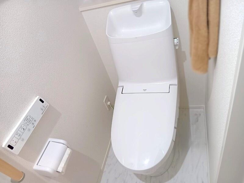 高知市竹島町　中古戸建てのトイレ