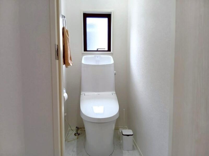 高知市竹島町　中古戸建てのトイレ
