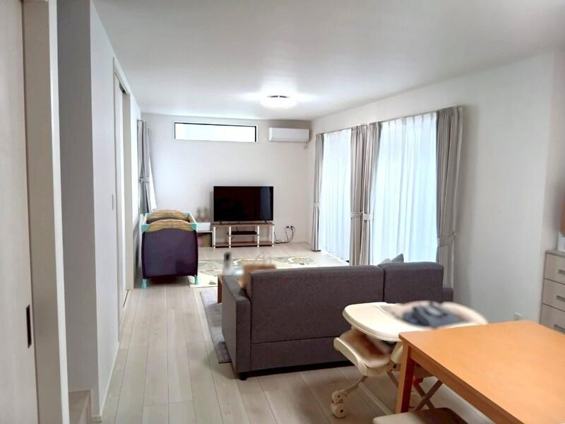 高知市竹島町　中古戸建ての居間・リビング