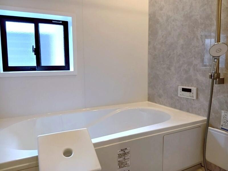 高知市竹島町　中古戸建ての浴室