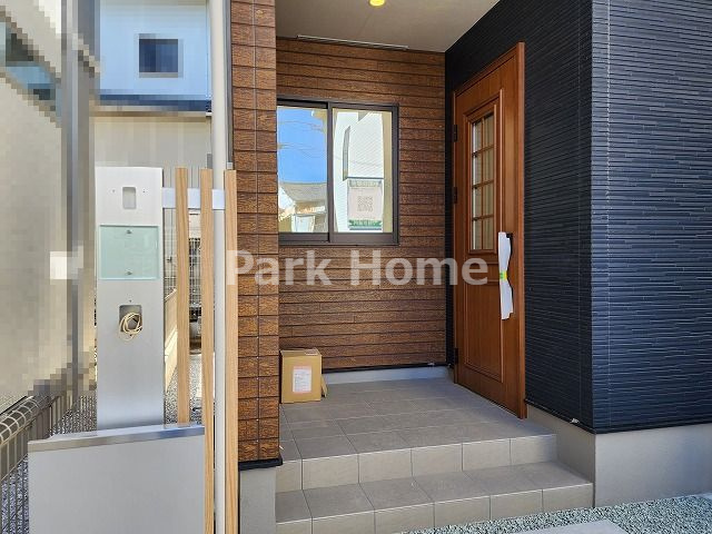 高知市竹島町　中古戸建ての玄関|2023年度