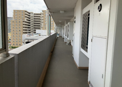 【その他共用部分】 | ベルドゥムール本厚木 | 共有部分は、住民なら誰もが使える設備のこと。例えば駐車場やエレベーター、インターネット設備、セキュリティ設備などがあります。他にも、マンションの廊下・外部階段やエントランス・ゴミ置き場などがあります。